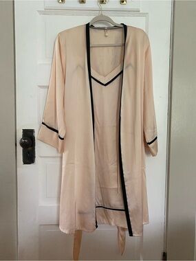 Silky Pink Contrast-Trim Robe & Chemise Set